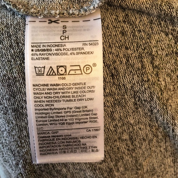 GAP grey velvet trimmed tee size small - Picture 7 of 8